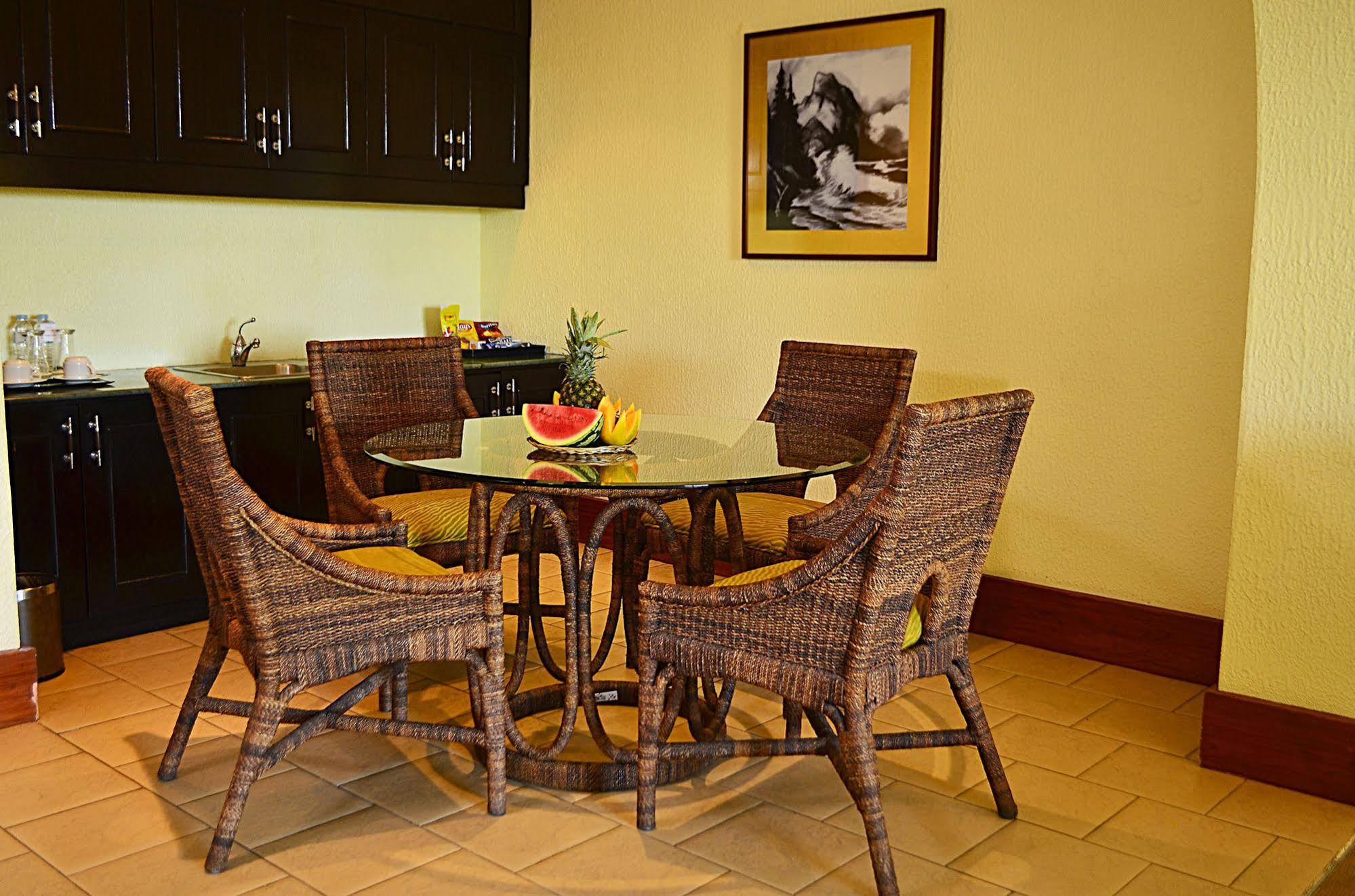Thunderbird Resorts - Rizal Binangonan Exterior photo