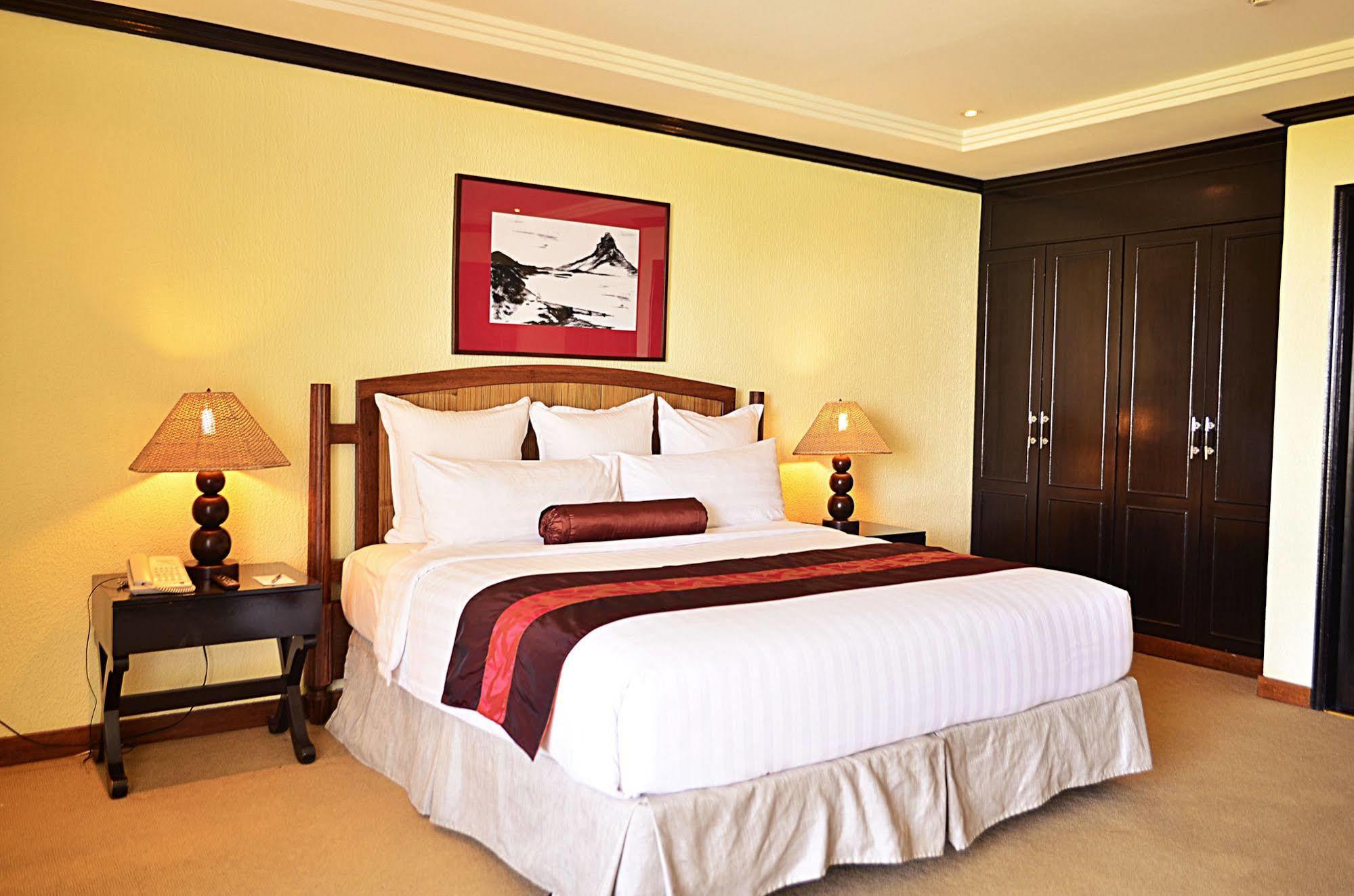 Thunderbird Resorts - Rizal Binangonan Exterior photo