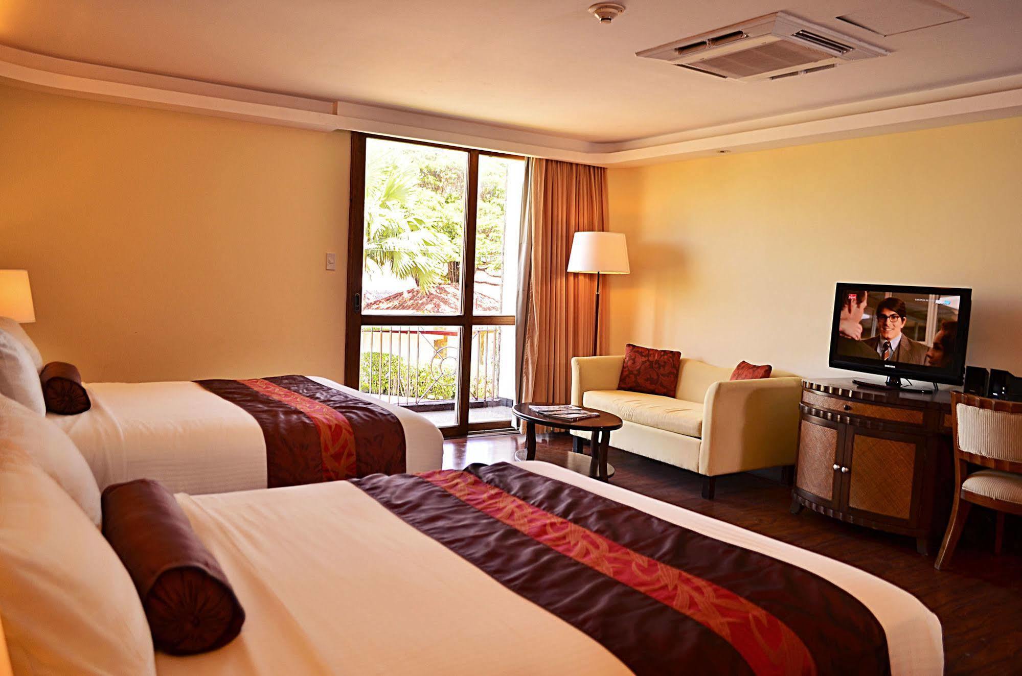 Thunderbird Resorts - Rizal Binangonan Exterior photo