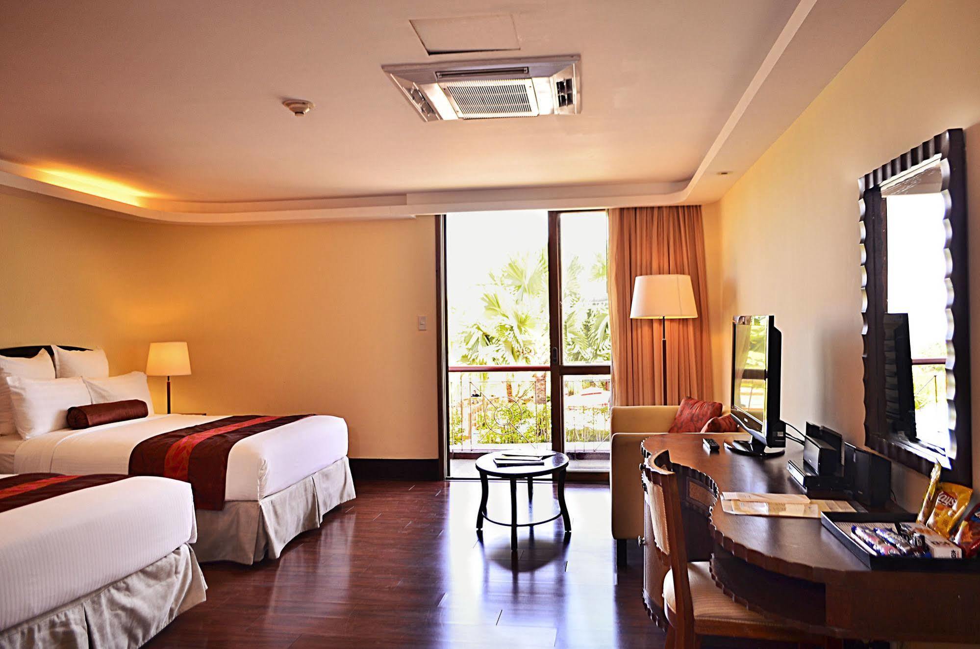 Thunderbird Resorts - Rizal Binangonan Exterior photo